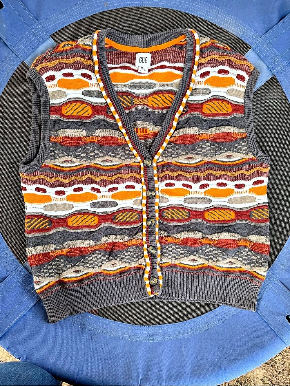 BDG Textured Button-Front Sweater Vest Geometric V-Neck Sweater Vest Gray &